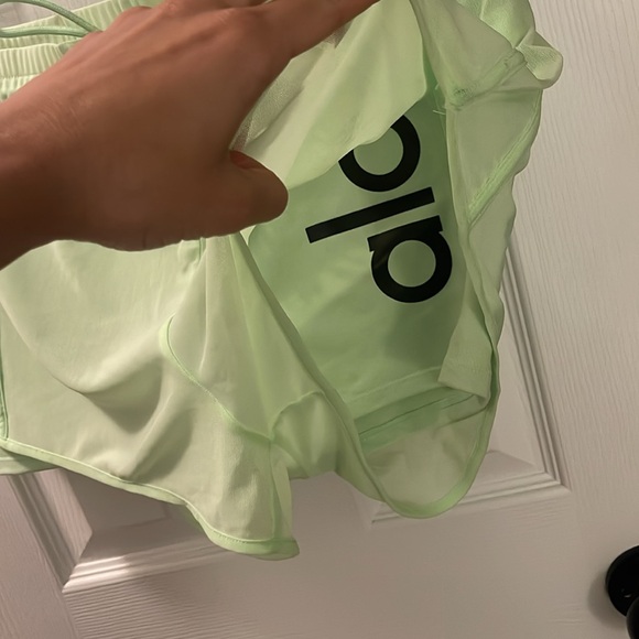 ALO yoga like green shorts with undershorts size M worn twice - Picture 3 of 4